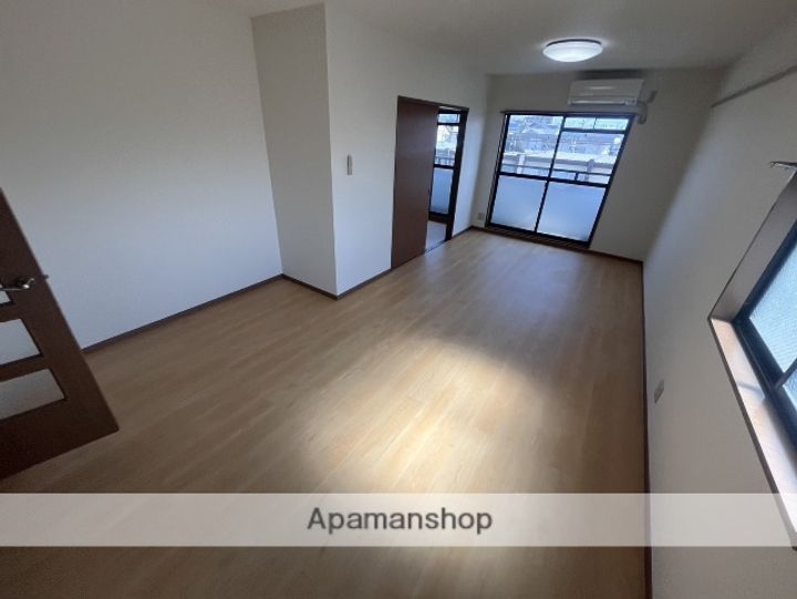 ロッキー猪子石の居間