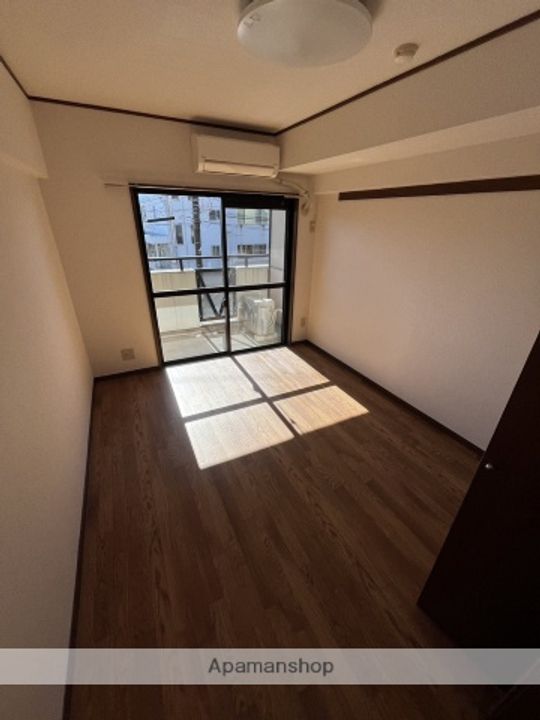 カターラサンミの居間