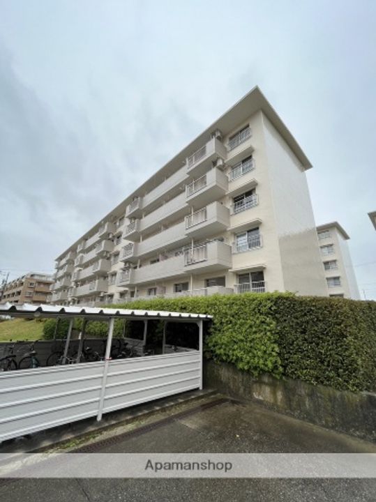 西一社団地13棟の外観