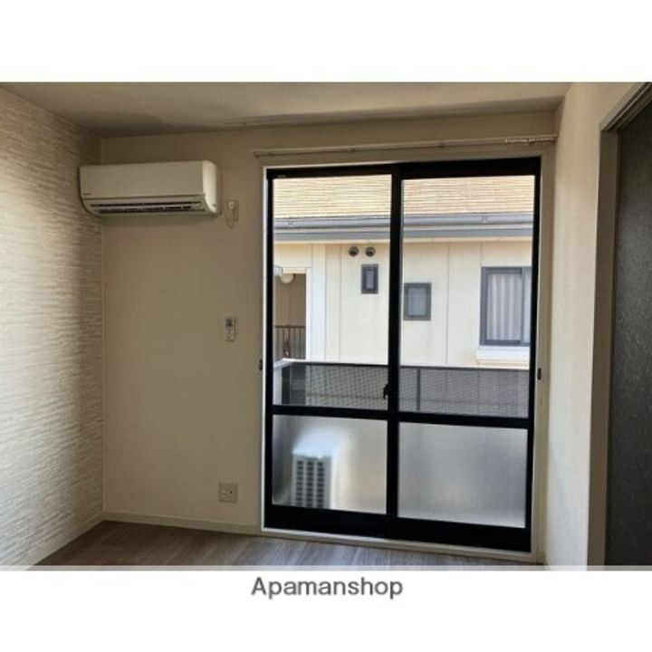 パークビラ極楽B棟の居間