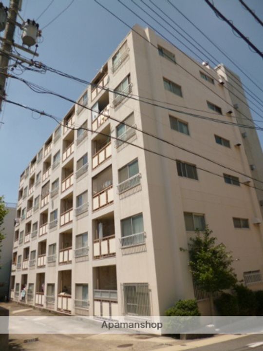 新宿ビルの外観