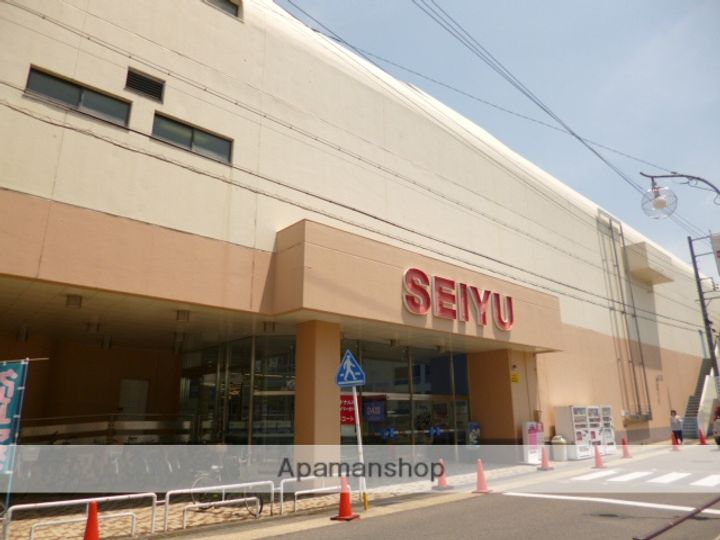 新宿ビルの周辺