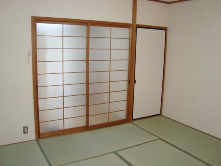 ハイツL00207の居間