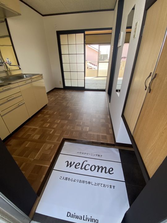 レイクグリーン三好 B棟の玄関