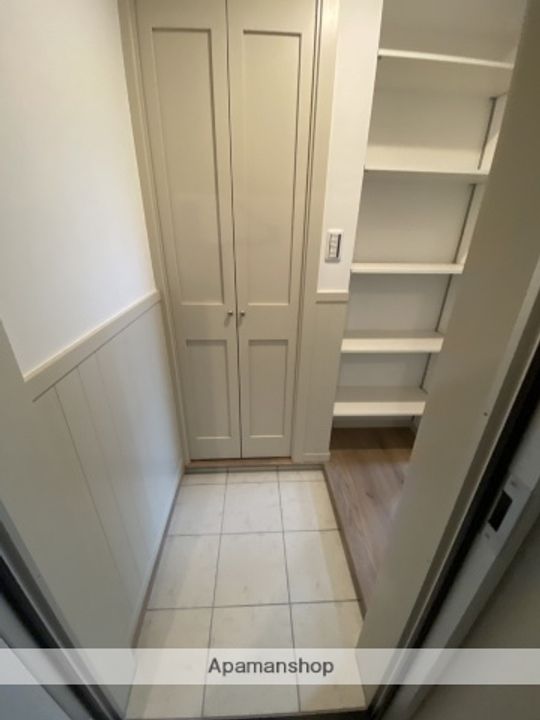 プリマクイーン豊田102の玄関