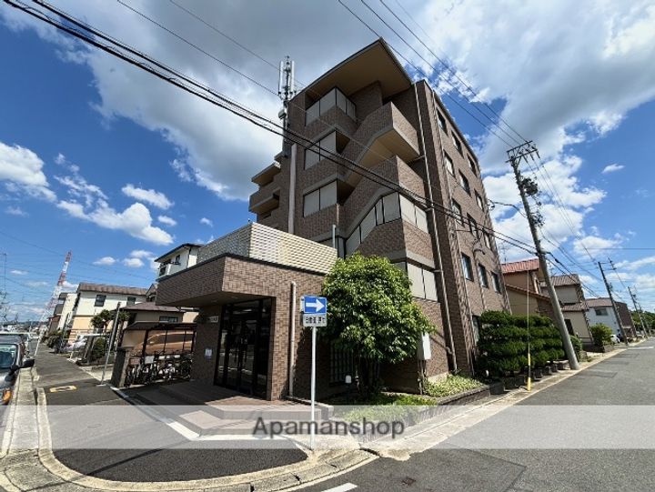 ハイツ林島の外観