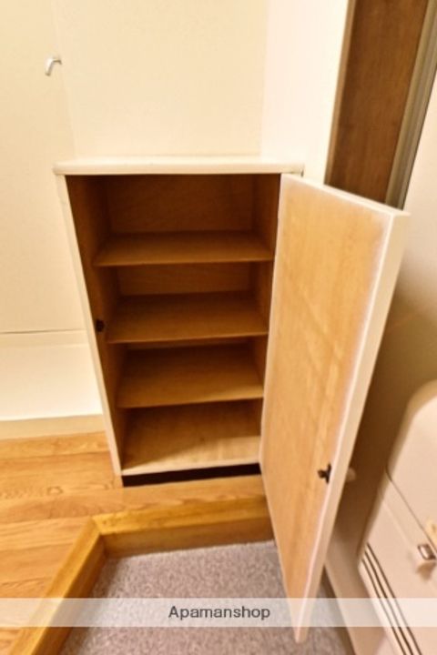 サープラス下市場の内装