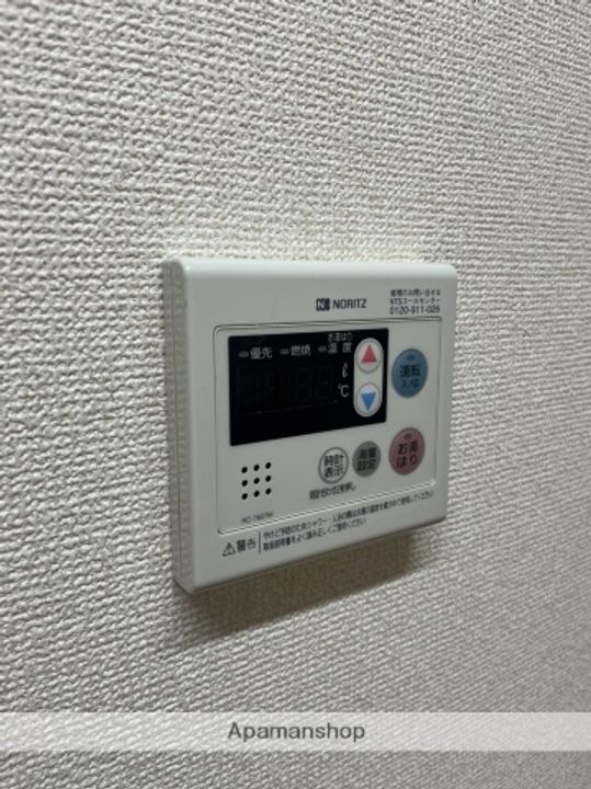 サープラス下市場の内装