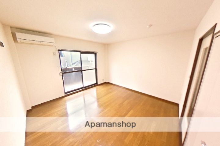 サープラス下市場の居間