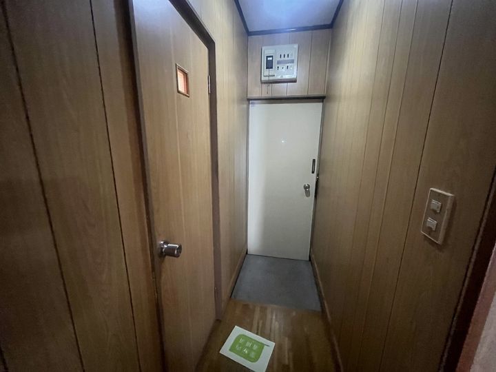 愛知県岡崎市朝日町4丁目の賃貸アパートの玄関