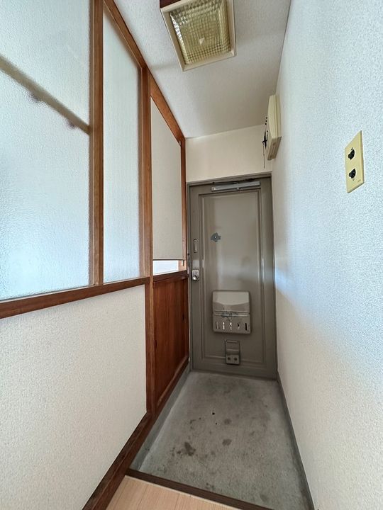 光マンション203の玄関