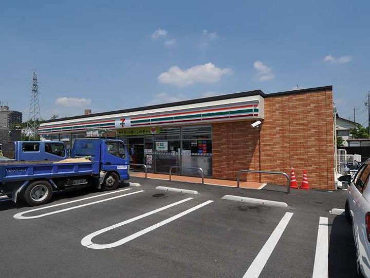 アビテ・ナポール210の周辺