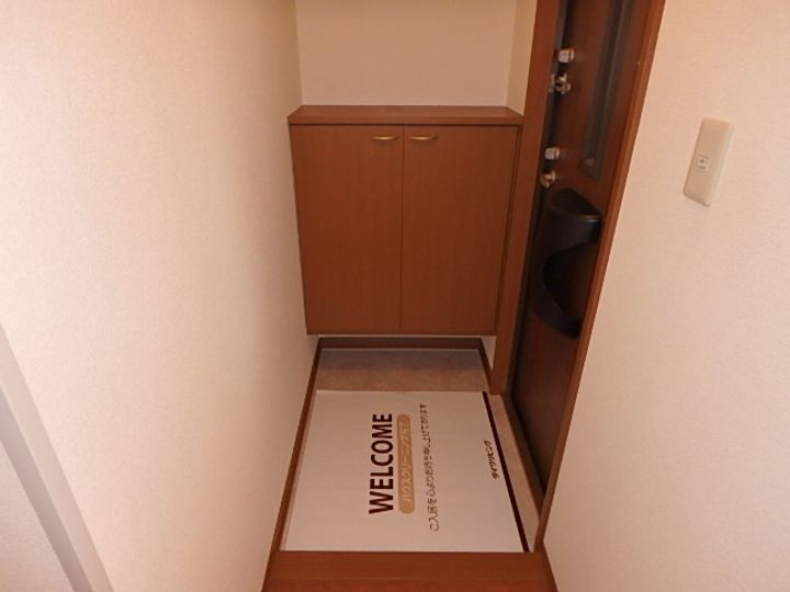 ラコンテ東通の玄関