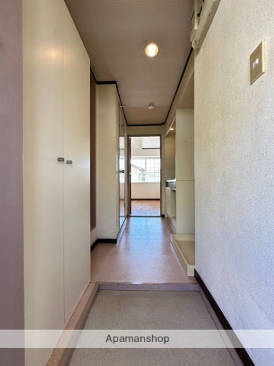 メゾンエスポア206の玄関