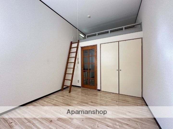 メゾンエスポア105の居間