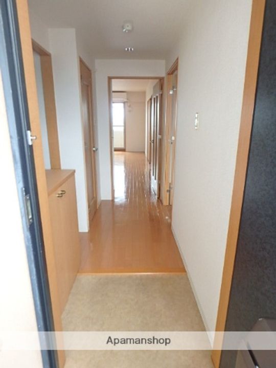 グラシャスベル広幡502の玄関