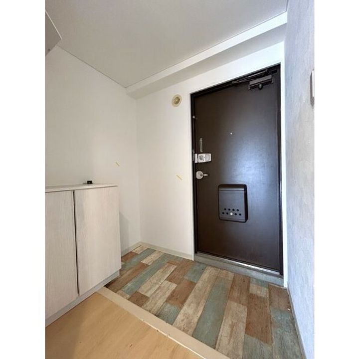 ロイヤル桐華103の玄関