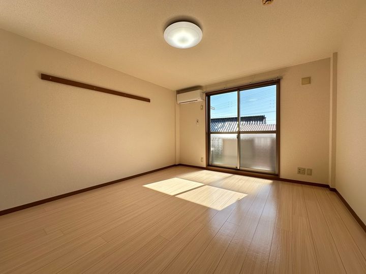 愛知県岡崎市国正町字西浦の賃貸アパートの内装