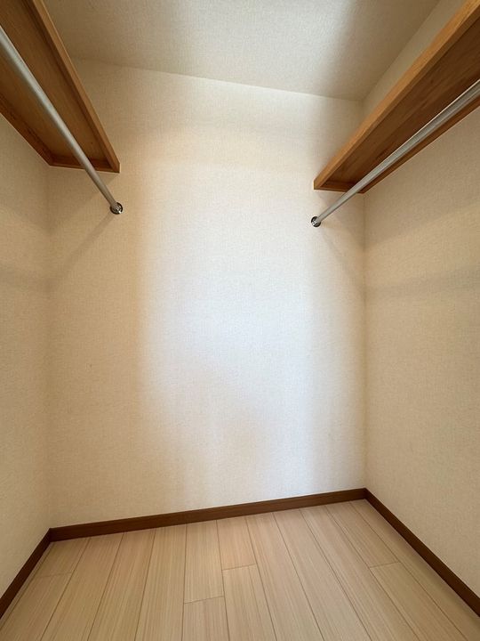 愛知県岡崎市国正町字西浦の賃貸アパートの内装