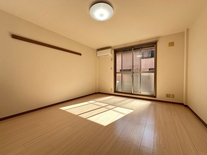 愛知県岡崎市国正町字西浦の賃貸アパートの内装