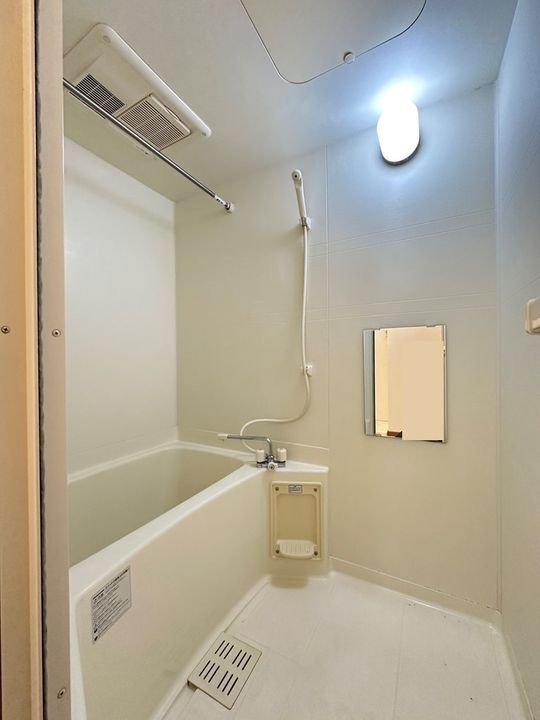 愛知県岡崎市国正町字西浦の賃貸アパートの風呂