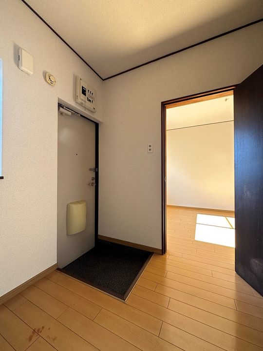 プチローズ101の玄関