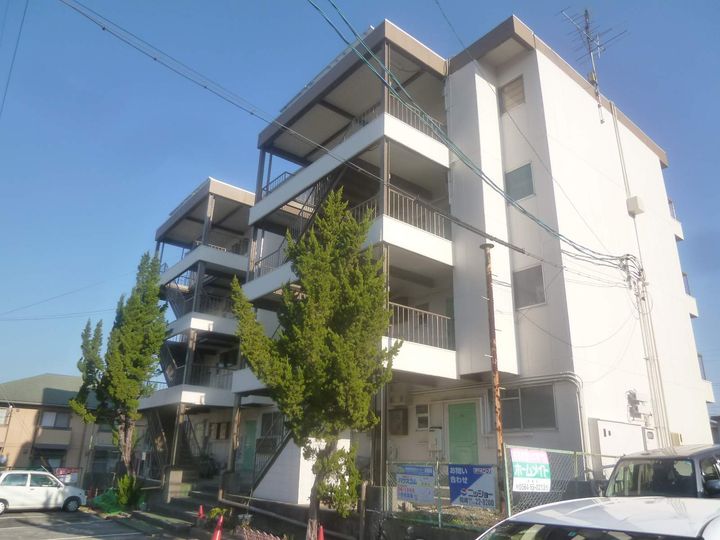 マンション賛栄103の外観