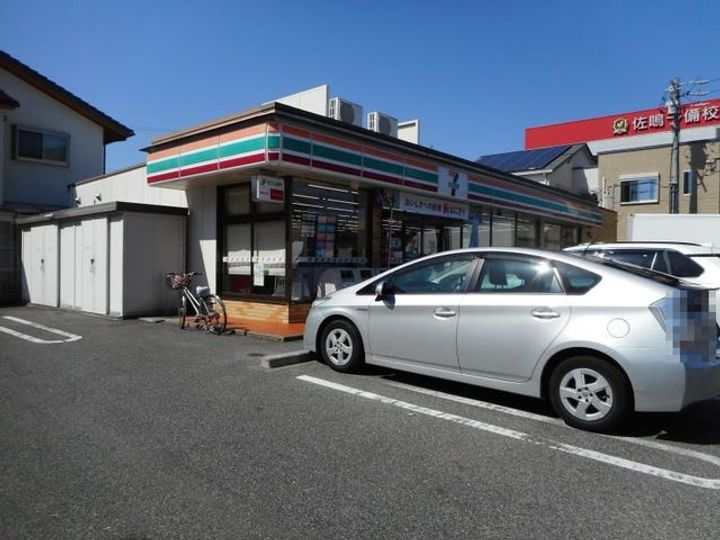 ソラザールSの周辺