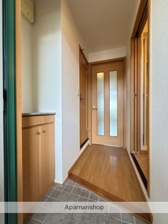 モアグレース202の玄関