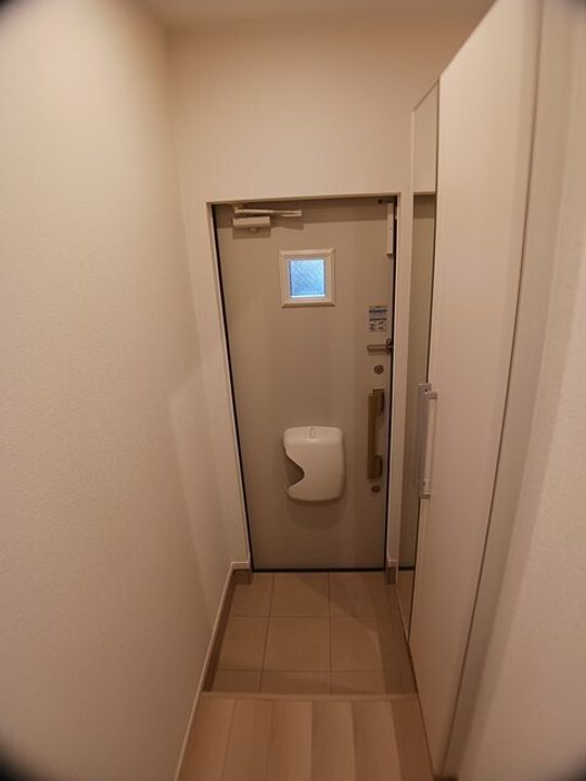 ヒカルサ岡崎蓑川町の玄関