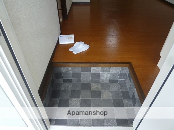 ライトハイツH棟の玄関