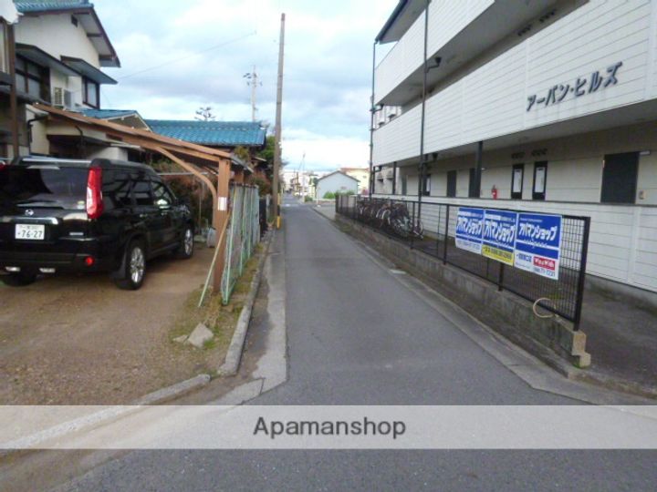 アーバン・ヒルズの周辺