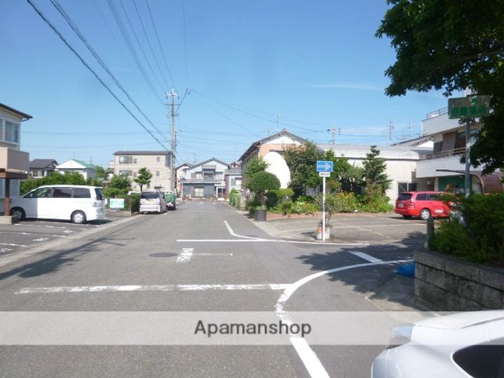 グリンピアコマセの周辺