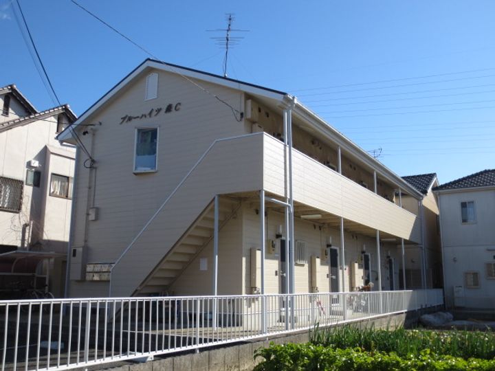 ブルーハイツ森C棟の外観