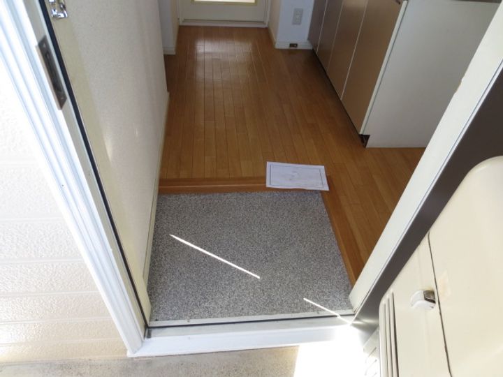 ブルーハイツ森C棟の玄関