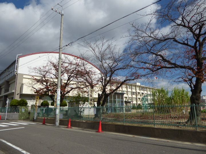 コンフォート末広の周辺