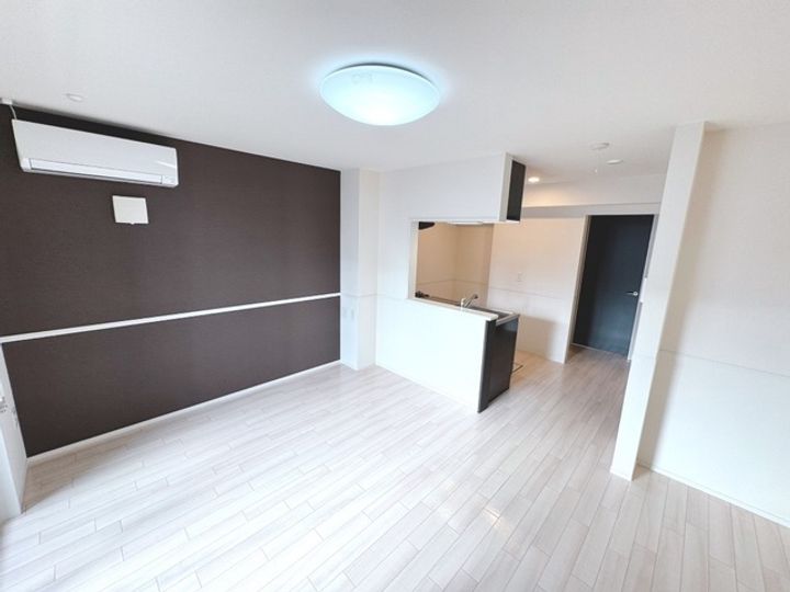 コンフォール門間Aの居間