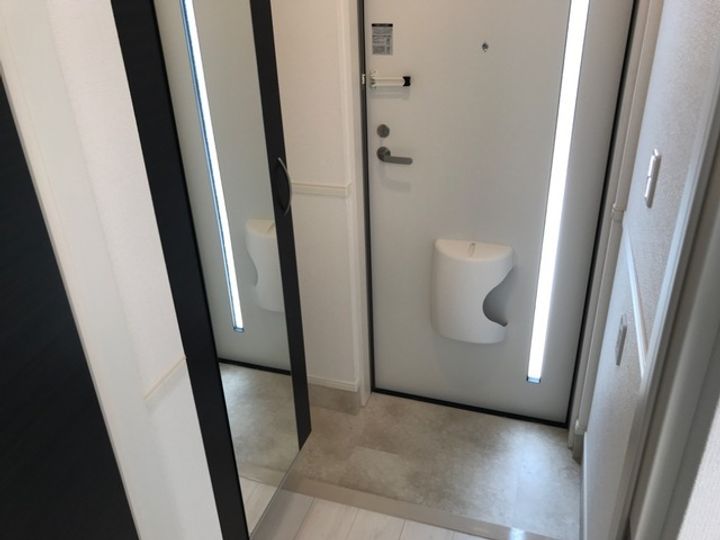 コンフォール門間Aの玄関