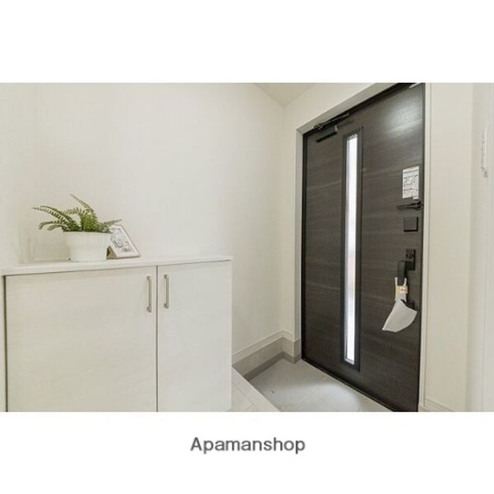 リーブルファイン一宮市乾町2号棟の玄関