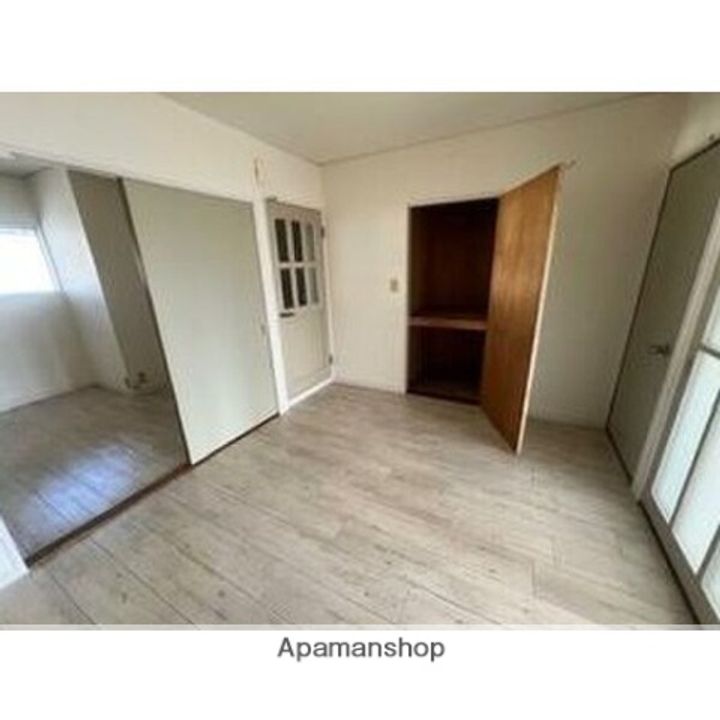 アパート野村の居間