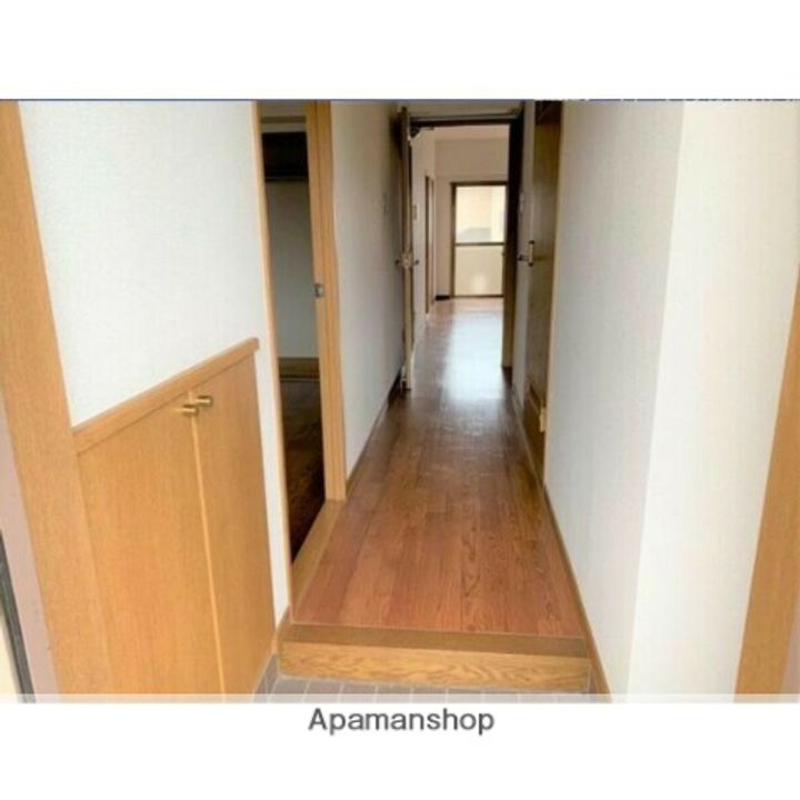 愛知県一宮市木曽川町門間字南島海の賃貸マンションの玄関