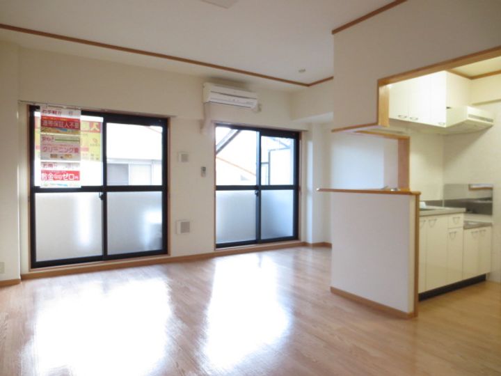 ザ・ウィング Sの居間