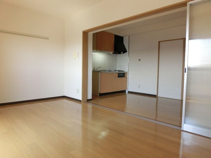 愛知県名古屋市北区三軒町の賃貸マンションの居間