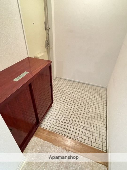 愛知県名古屋市北区上飯田南町5丁目の賃貸マンションの玄関