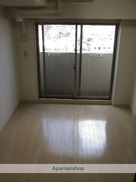 愛知県名古屋市北区杉栄町5丁目の賃貸マンションの居間
