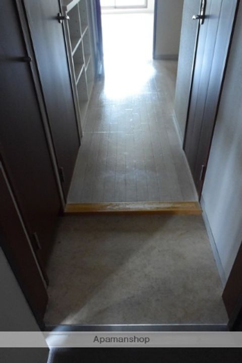 愛知県名古屋市北区平安2丁目の賃貸マンションの玄関