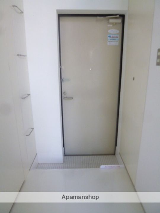 愛知県名古屋市北区東水切町3丁目の賃貸マンションの玄関