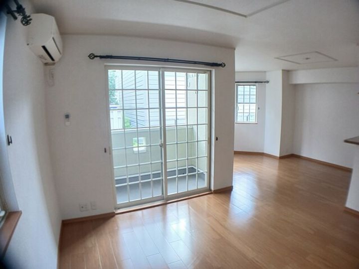 インズ苗田2の居間