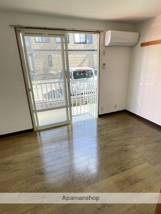 愛知県名古屋市北区鳩岡2丁目の賃貸アパートの居間