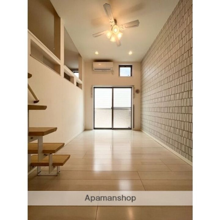 愛知県名古屋市北区城東町4丁目の賃貸アパートの居間